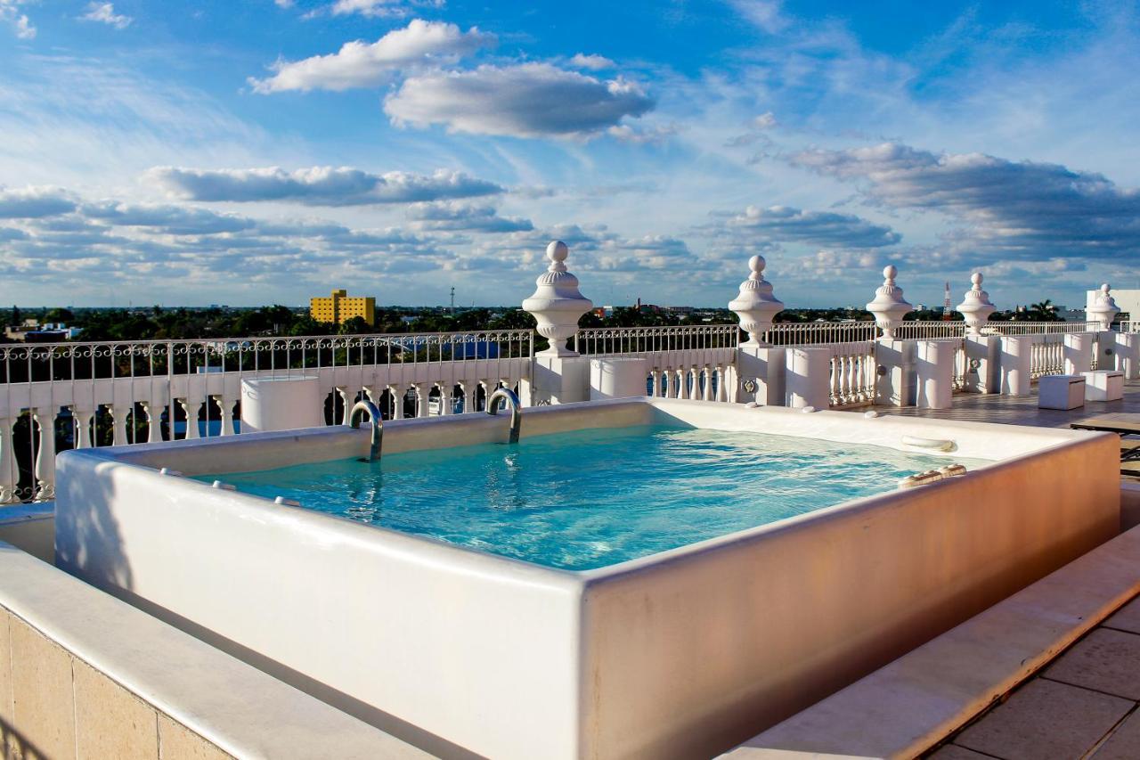 Hotel Victoria Mérida Dış mekan fotoğraf Rooftop pool at the W South Beach